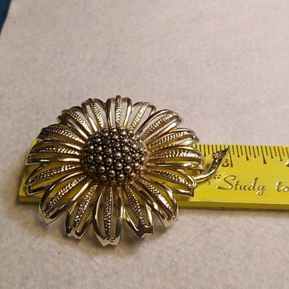 Elegant Sarah Coventry Silver Tone Metal Flower Brooch Cottagecore Grandmacore - Picture 5 of 6
